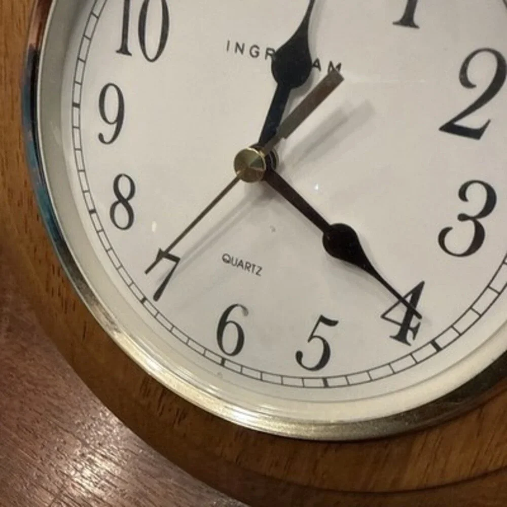 Vintage Ingraham 8.5in Quartz Wall Clock Brown Wood Frame Tested and Working